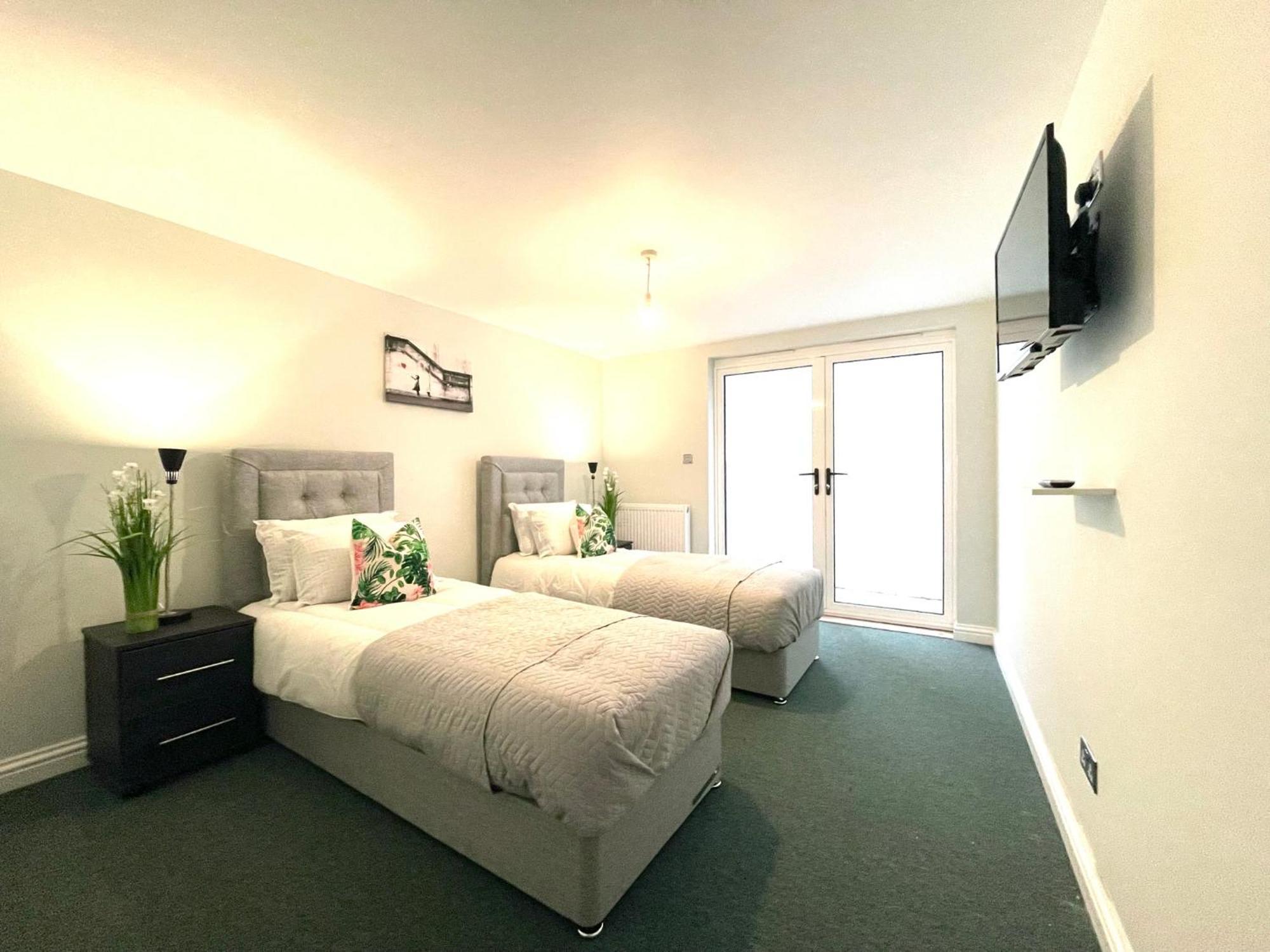 2 Bedroom Apartments Stopoverz Bristol Extérieur photo