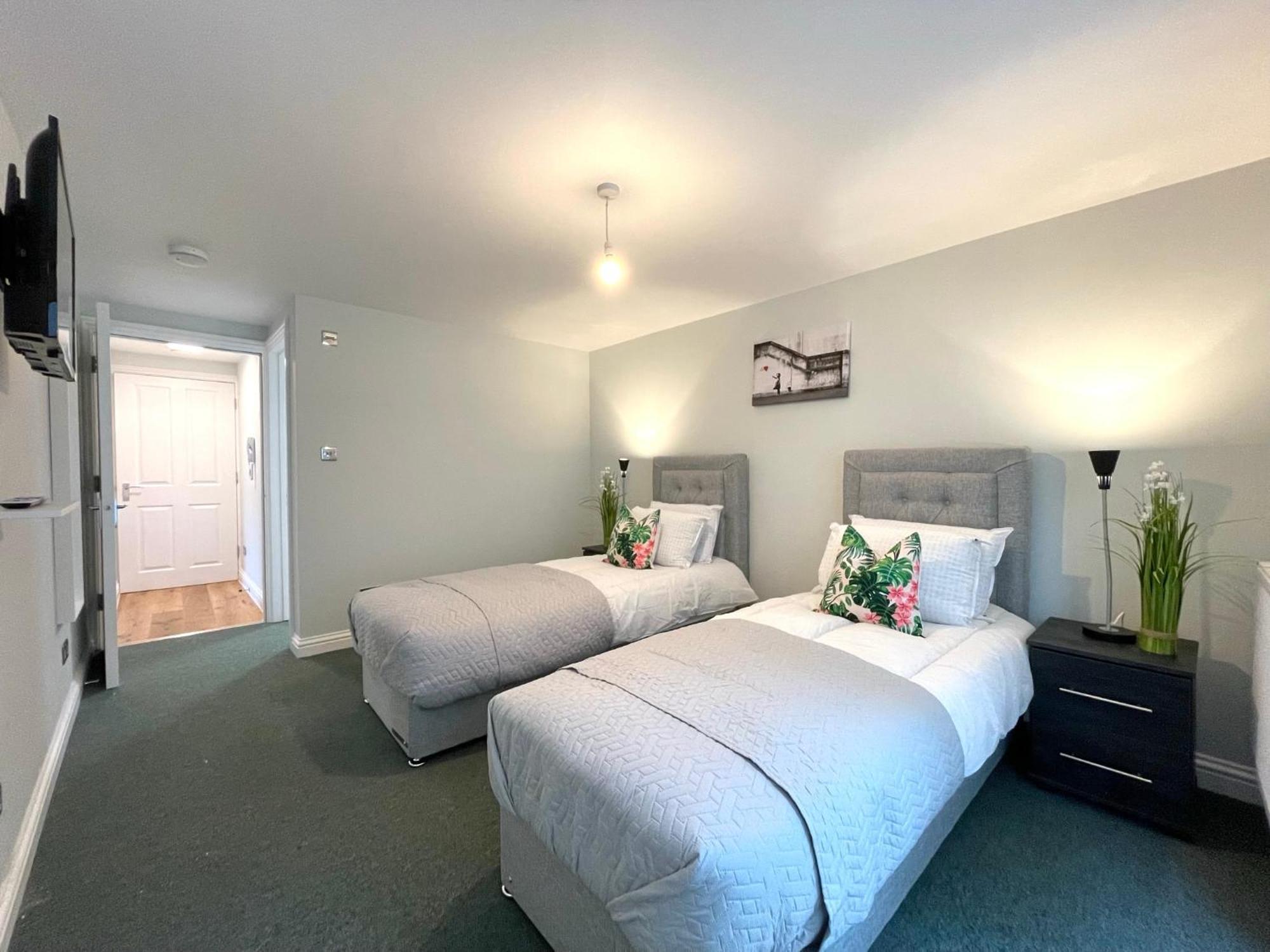 2 Bedroom Apartments Stopoverz Bristol Extérieur photo